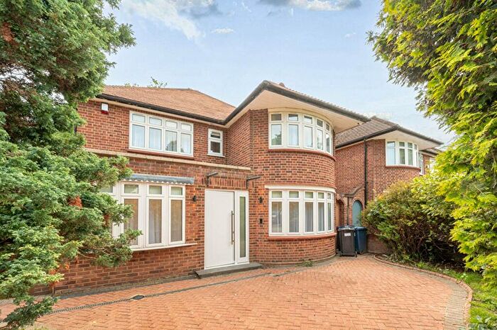 4 Bedroom Detached House To Rent In Danescroft Gardens, Hendon, London, NW4
