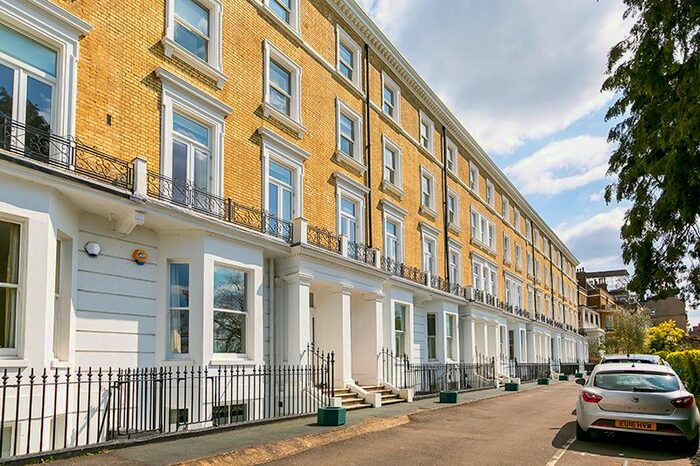 3 Bedroom Flat To Rent In Richmond Hill, Richmond, TW10