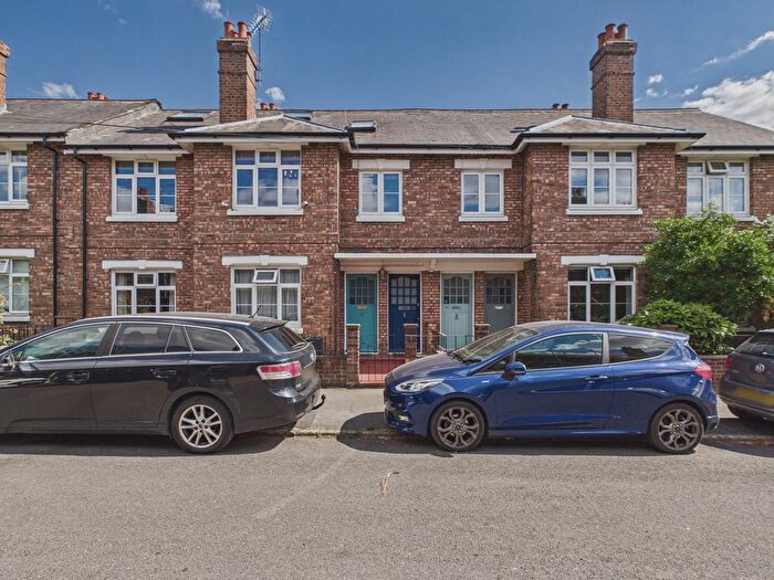 4 Bedroom Maisonette For Sale In Strickland Row, London, SW18