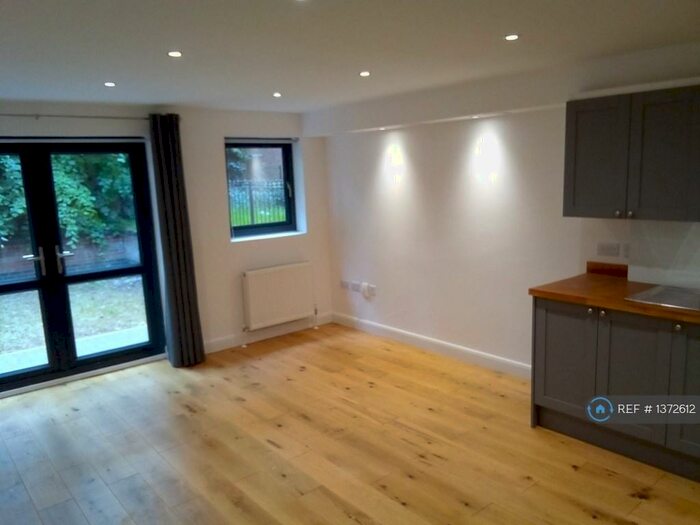 2 Bedroom Flat To Rent In Bond House, Beeston, Nottingham, NG9