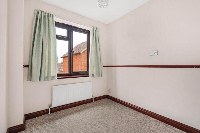3 Bedroom End Of Terrace House For Sale In Huntingbrooke, Milton Keynes, MK8