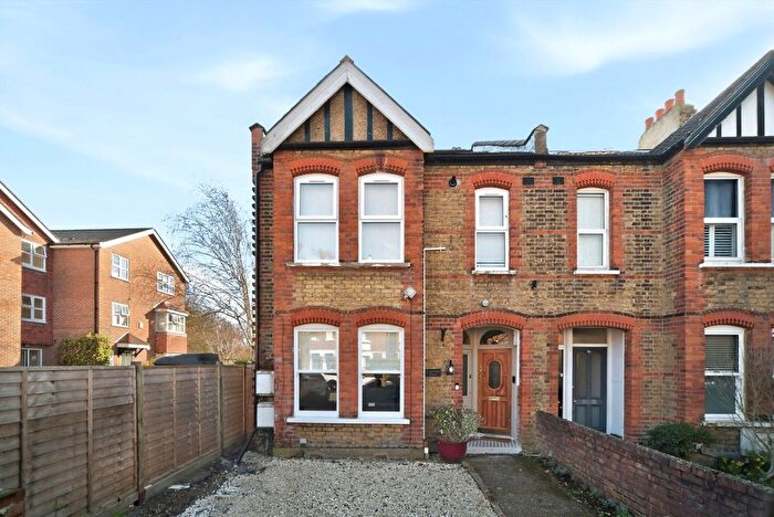 2 Bedroom Maisonette For Sale In Lawrence Road, Northfields, W5