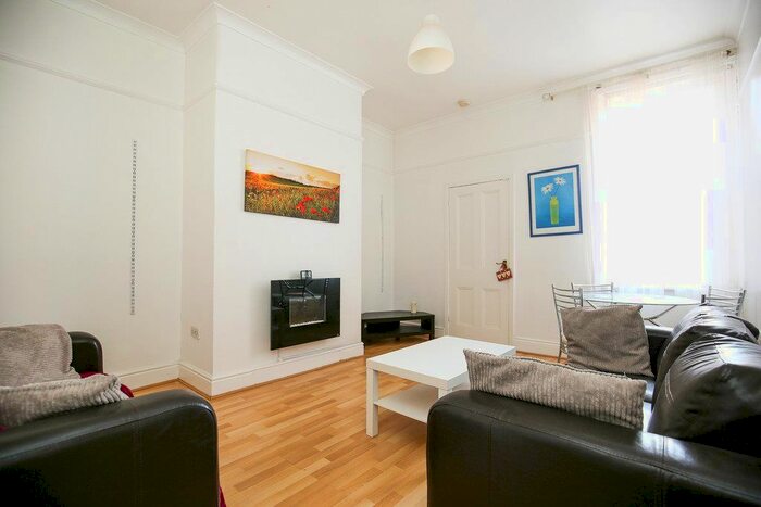 2 Bedroom Flat To Rent In Simonside Terrace, Heaton, Newcastle Upon Tyne NE6