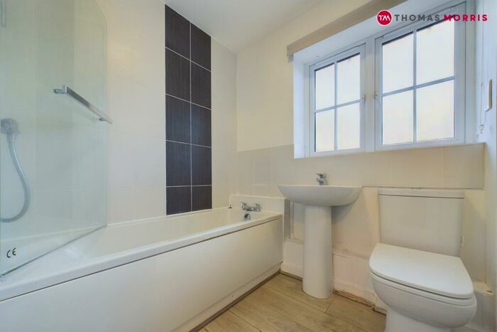 2 Bedroom Apartment For Sale In Weir Cottage Close, Eaton Ford, St. Neots, PE19