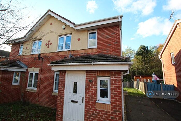 3 Bedroom Semi-Detached House To Rent In Bramham Croft, Wombwell, Barnsley, S73