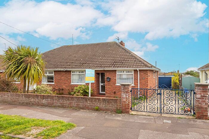 2 Bedroom Semi Detached Bungalow For Sale In Highland Way, Oulton Broad South, NR33