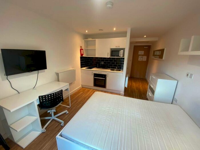 Studio To Rent In David Lewis Street, L1