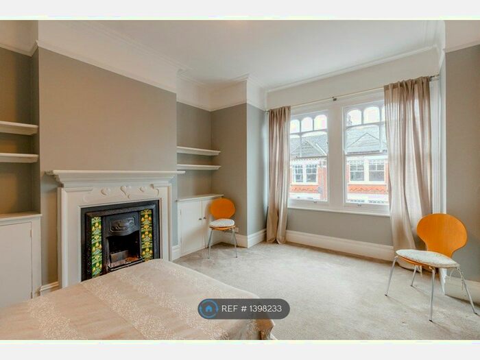 4 Bedroom Flat To Rent In Tooting Bec, London, SW17
