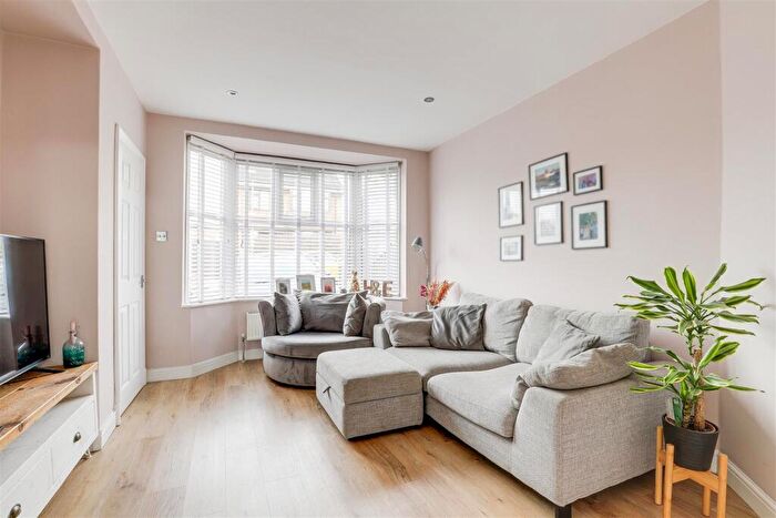 2 Bedroom Semi Detached House For Sale In Kenrick Road, Mapperley, Nottinghamshire, NG3