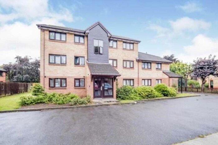 2 Bedroom Flat To Rent In Waterside Close, Barking, IG11