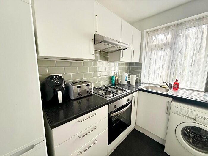 1 Bedroom Flat To Rent In Allington Avenue, London, N17