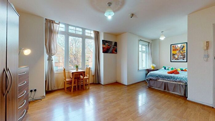 Studio To Rent In Park Avenue, London, NW2
