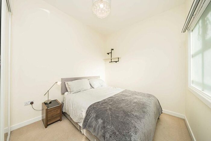 1 Bedroom Flat For Sale In Chertsey Road, St Margarets, TW1