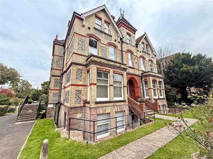 2 Bedroom Apartment For Sale In Granville Road, Eastbourne, BN20