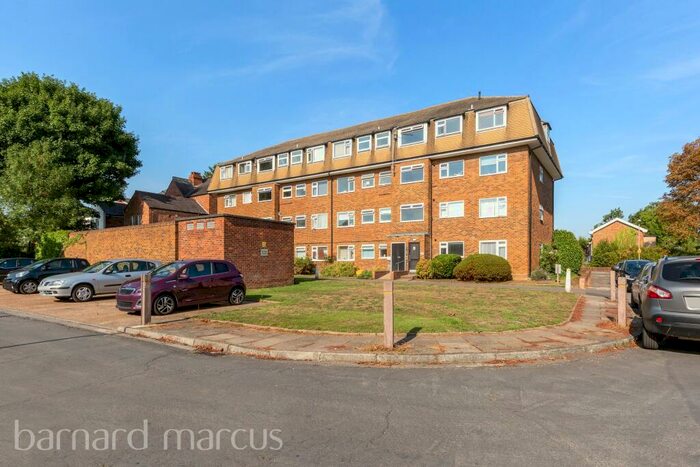 2 Bedroom Flat To Rent In Rodney Close, New Malden, KT3