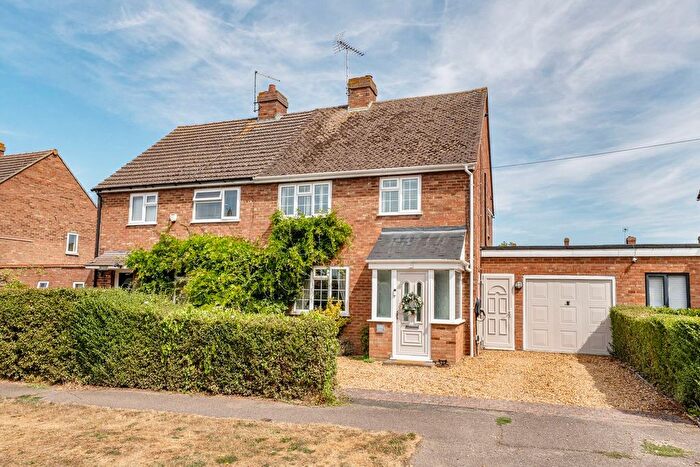 3 Bedroom Semi-detached House For Sale In Spensley Road, Westoning, MK45