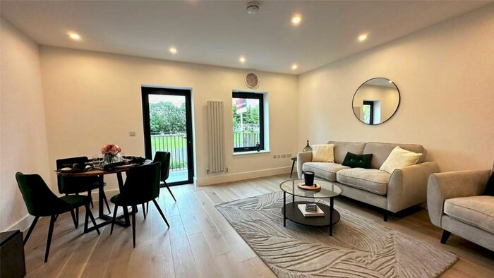 2 Bedroom Apartment To Rent In Croydon Road, Caterham, Surrey, CR3