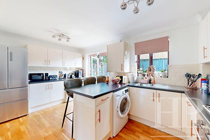 3 Bedroom End Of Terrace House For Sale In Capsey Road, Ifield, RH11