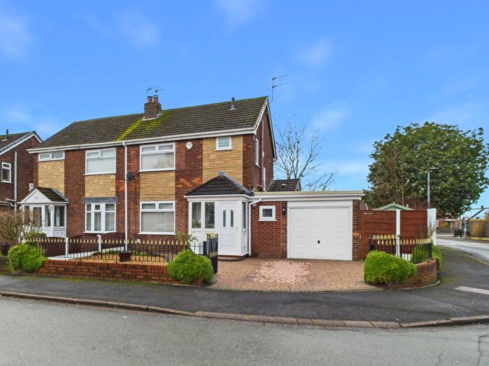 3 Bedroom Semi Detached House For Sale In Hertford Drive, Tyldesley, M29