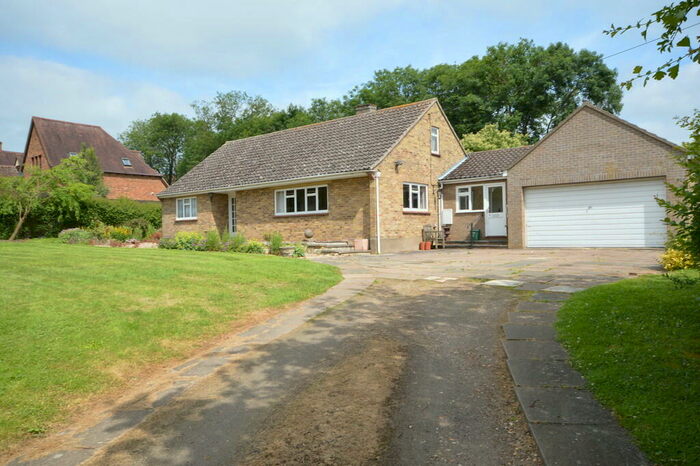 2 Bedroom Detached Bungalow To Rent In Islip, Kettering, NN14