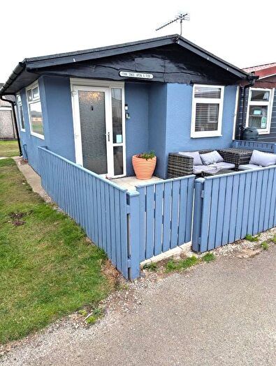 2 Bedroom Mobile/park Home For Sale In Wilsthorpe, Bridlington, YO15
