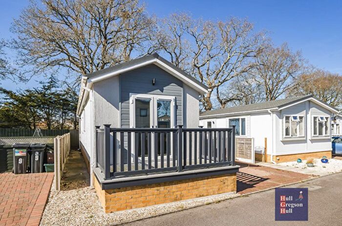 2 Bedroom Mobile/park Home For Sale In Corfe Road, Stoborough, Wareham, BH20