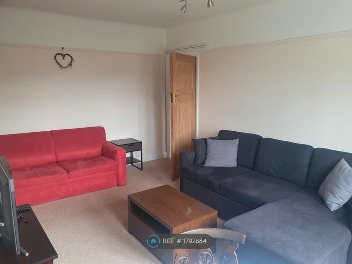 2 Bedroom Flat To Rent In Kew Road, Richmond, TW9