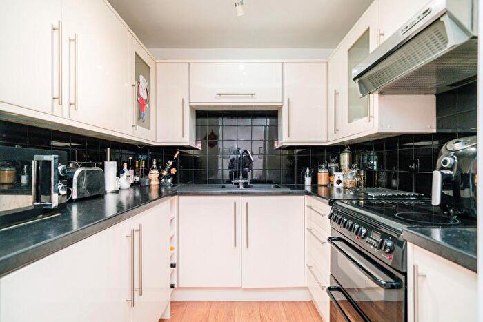 2 Bedroom Flat For Sale In Black Moss Lane, Hillside Court Black Moss Lane, L39