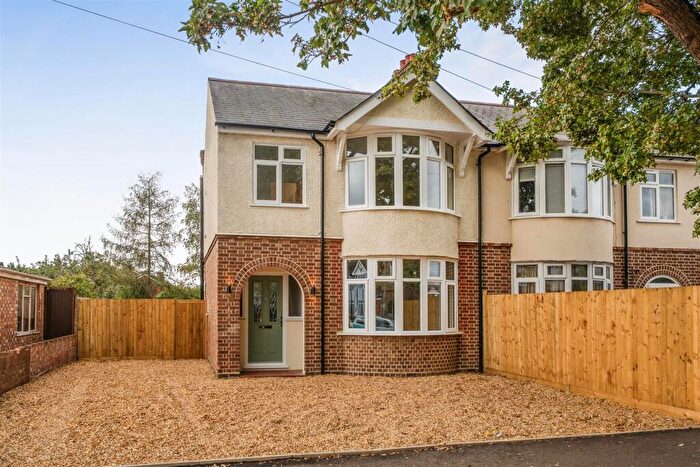 3 Bedroom Semi-Detached House For Sale In Foster Road, Kempston, Bedford, MK42