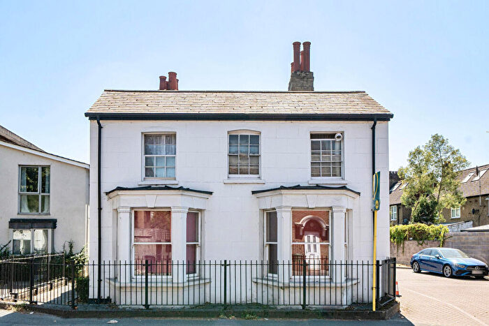 3 Bedroom Maisonette For Sale In Church Road, Mitcham, CR4