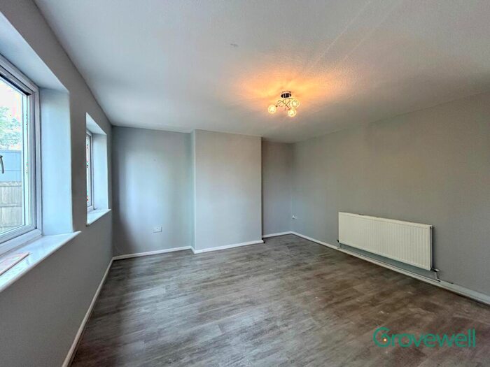 3 Bedroom Maisonette To Rent In Kearsley Mount Precinct, Manchester Road, Kearsley, Bolton, BL4