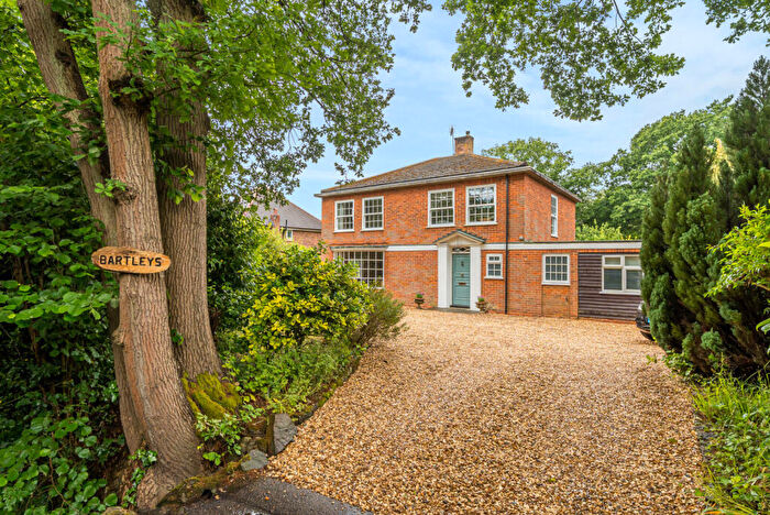 4 Bedroom Detached House For Sale In Barhatch Road, Cranleigh, GU6