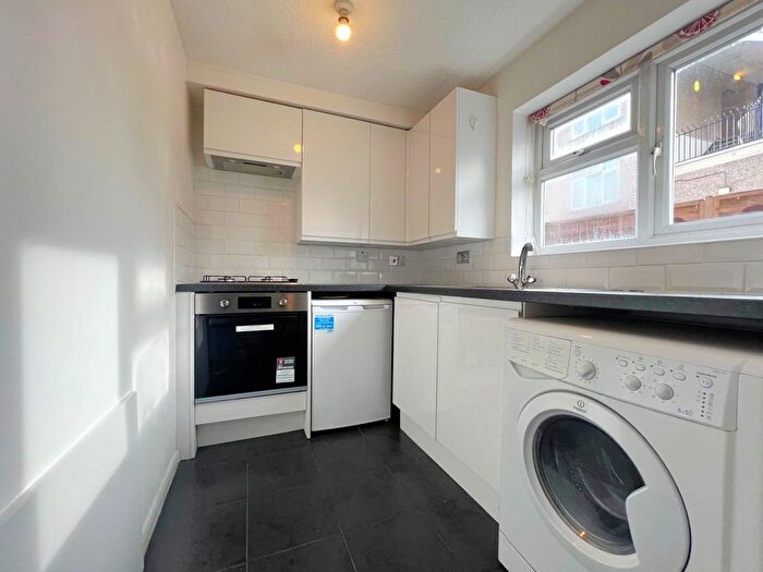1 Bedroom Flat To Rent In Pitt Crescent, Wimbledon, SW19