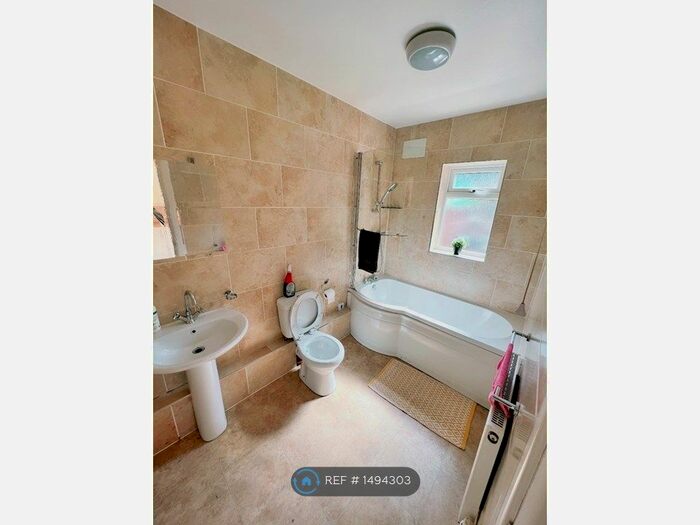 4 Bedroom End Of Terrace House To Rent In Dulwich Road, Birmingham, B44