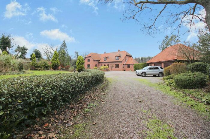 5 Bedroom Detached House For Sale In Main Street, North Muskham, Newark NG23