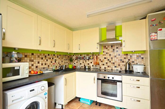 3 Bedroom Terraced House For Sale In Aileen Walk, Stratford, London, E15