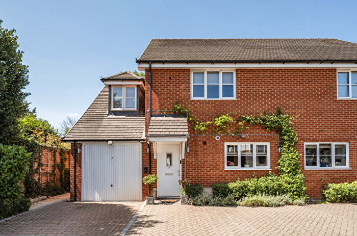 3 Bedroom Semi-Detached House For Sale In Sovereign Gardens, Ash Vale, Surrey, GU12