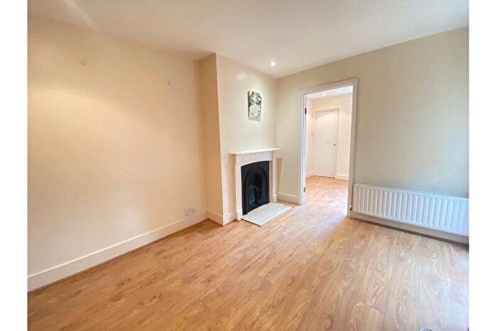 1 Bedroom Flat To Rent In Victoria Road, Hendon, NW4