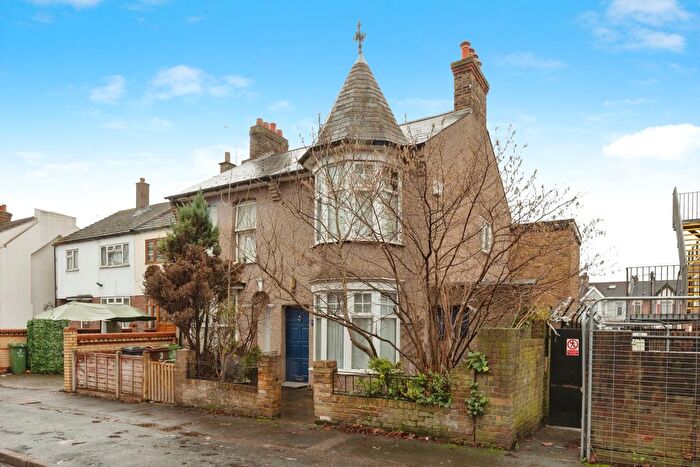 3 Bedroom End Terrace House For Sale In Wedderburn Road, Barking, IG11