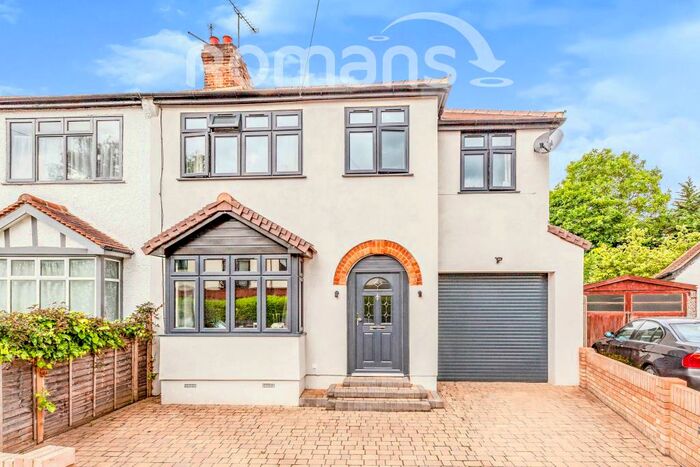 5 Bedroom Semi-Detached House To Rent In Lassell Gardens, SL6