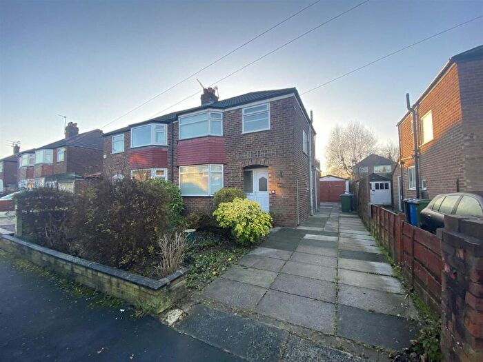 3 Bedroom Semi Detached House To Rent In Newlyn Drive, Sale, M33