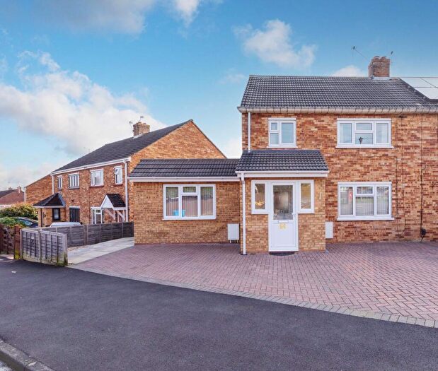 4 Bedroom Semi Detached House For Sale In Queensway, Maidenhead, SL6