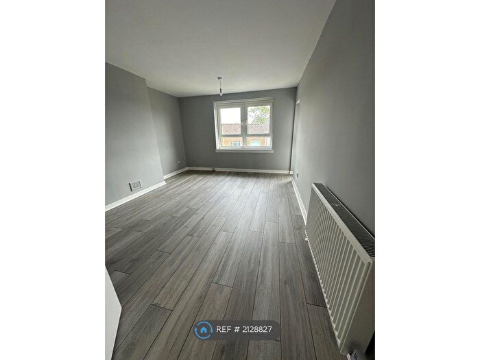 2 Bedroom Flat To Rent In Bowfield Crescent, Glasgow, G52