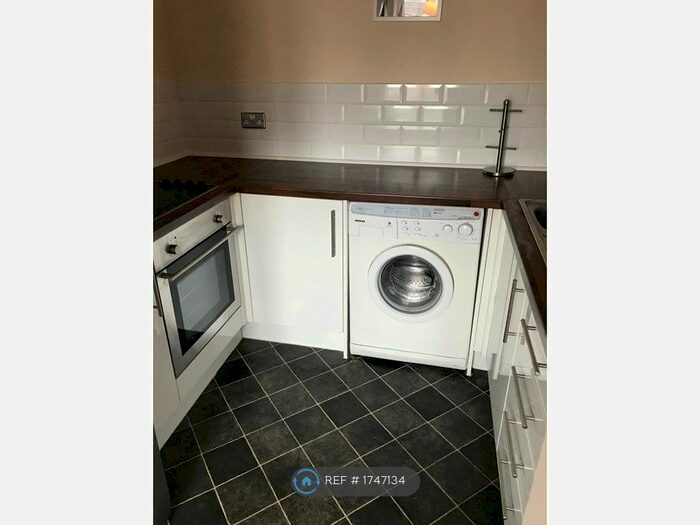 2 Bedroom Flat To Rent In Penny Lane Way, Leeds, LS10