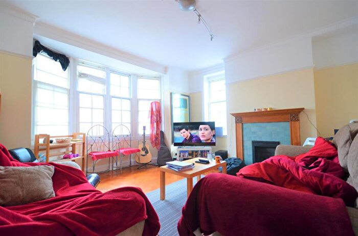 3 Bedroom Flat To Rent In Hagley Court, B16