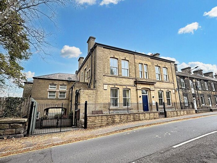 2 Bedroom Apartment For Sale In Wentworth Court, Penistone, S36