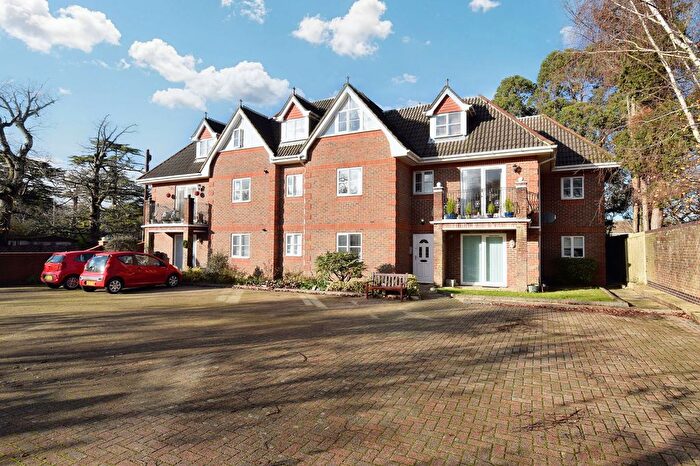 2 Bedroom Flat For Sale In Winchester Road, Chandler's Ford, SO53
