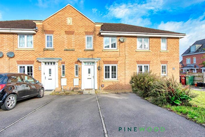 3 Bedroom Town House For Sale In Lincoln Way, North Wingfield, Chesterfield, Derbyshire, S42