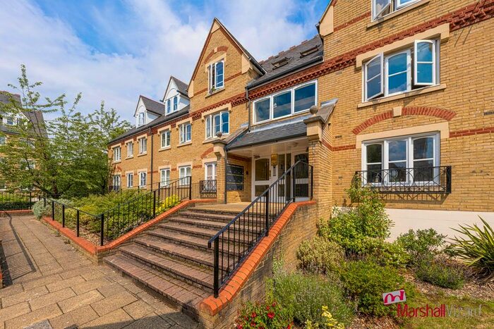 2 Bedroom Flat To Rent In Wellington House, Exeter Close, Watford, WD24