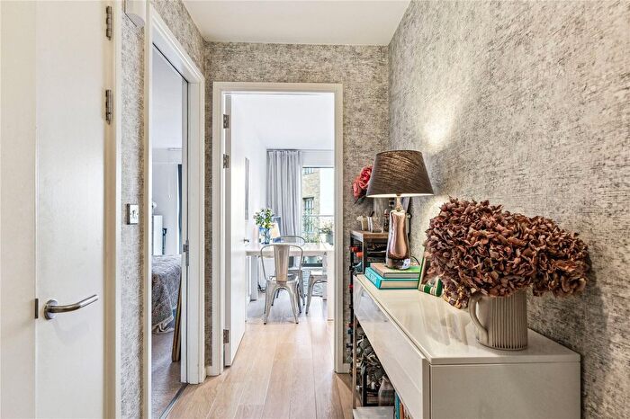 1 Bedroom Flat For Sale In Macaulay Road, London, SW4